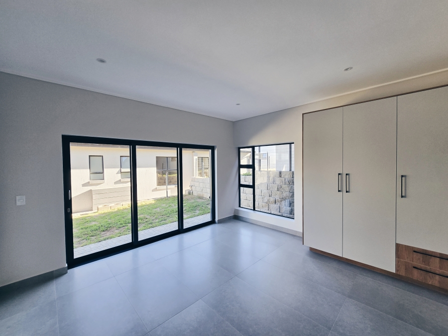 5 Bedroom Property for Sale in Outeniquasbosch Western Cape